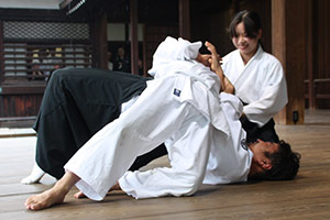 合気の奥義を靖国神社で披露